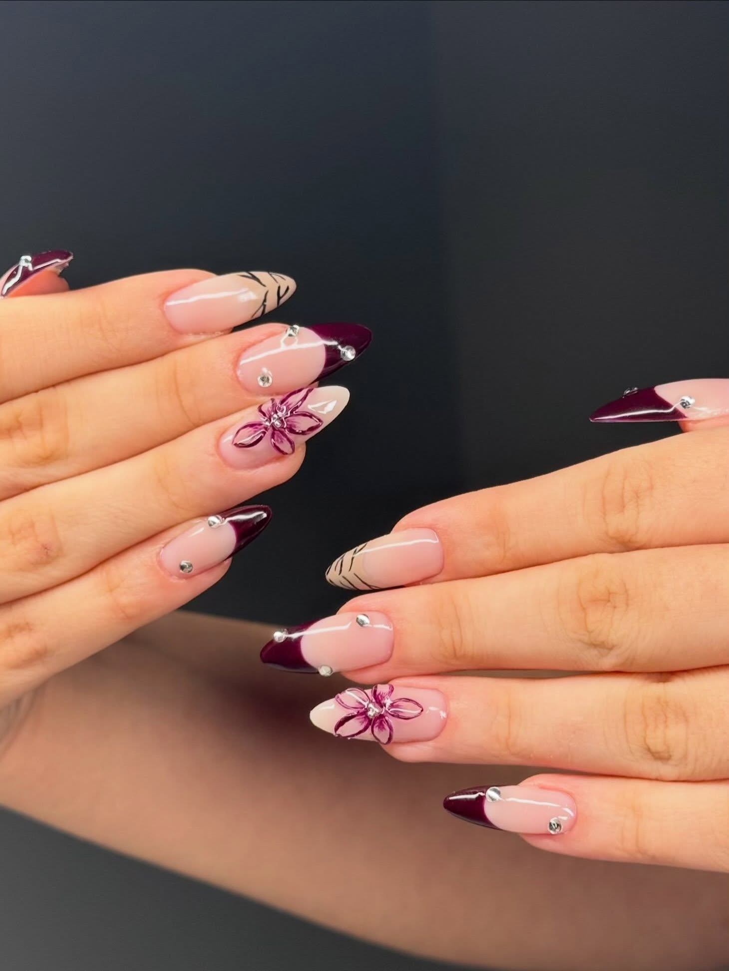 Çiçek desenli nail art